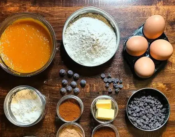 Main ingredients for Easy Pumpkin Chocolate Chip Bars