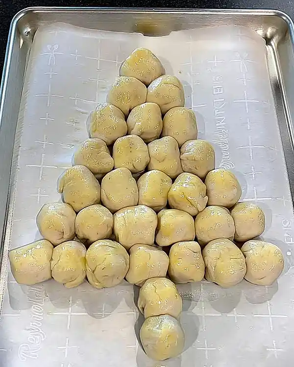 Cheesy Pull Apart Christmas Bread 4 Cheese Pull Apart Christmas Tree