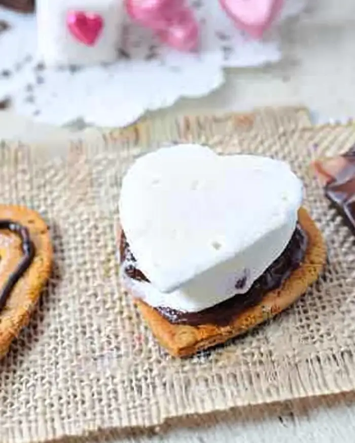 Easy Valentine's Day S'mores 6 Valentine's Day S'mores Instructions